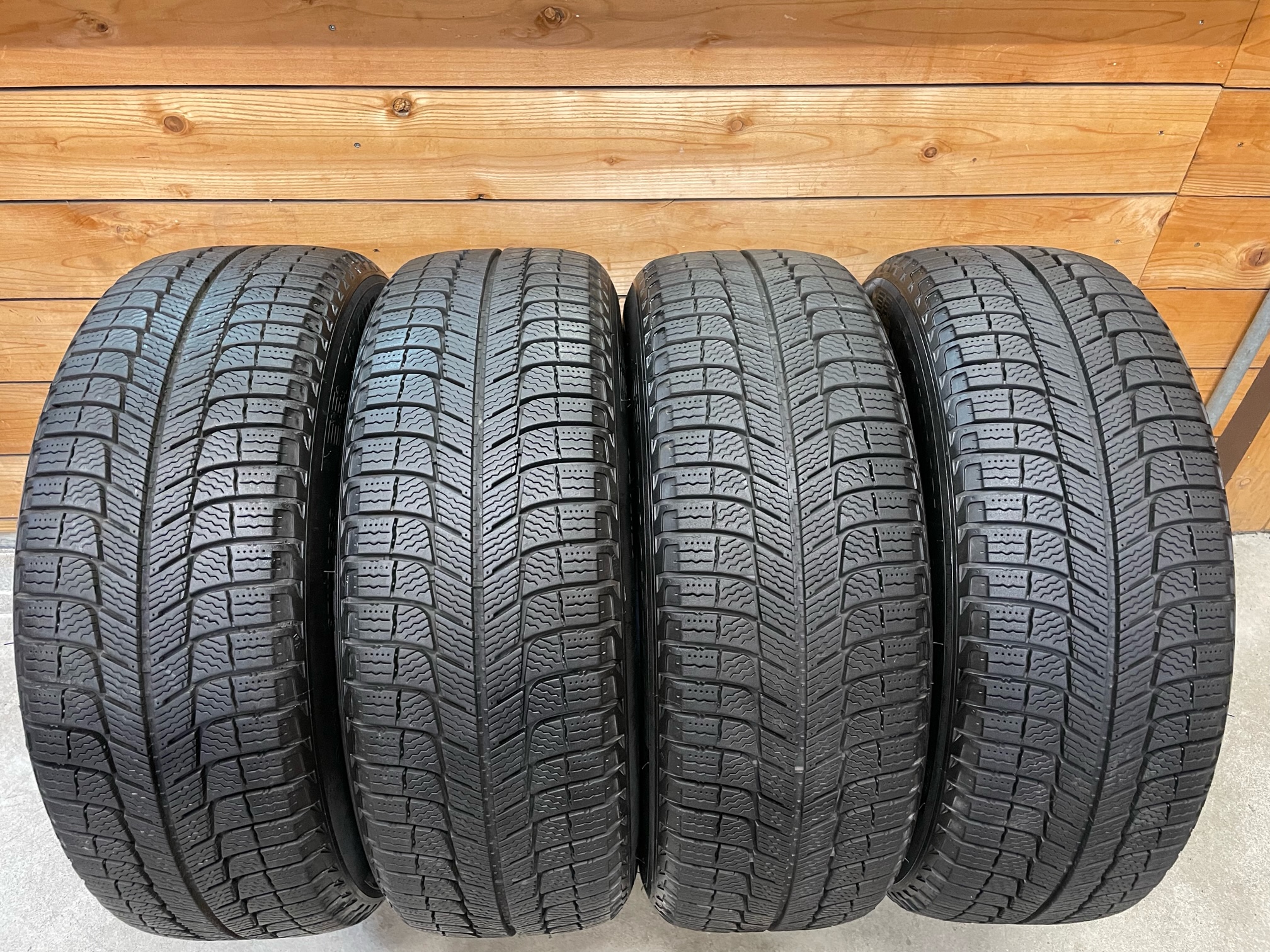 205/60R16 MICHELIN X-ICE XI3+ 16インチ-