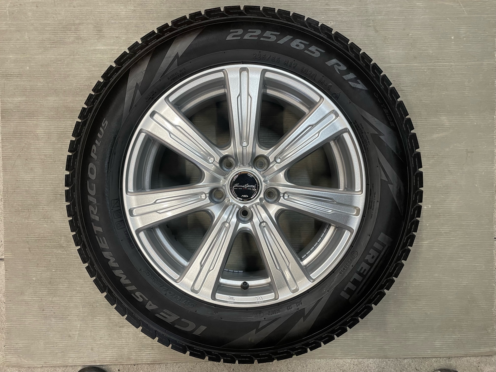 TireBox Sendai | 4本税込価格￥39600- ハリアーなど 225/65R17 ピレリ