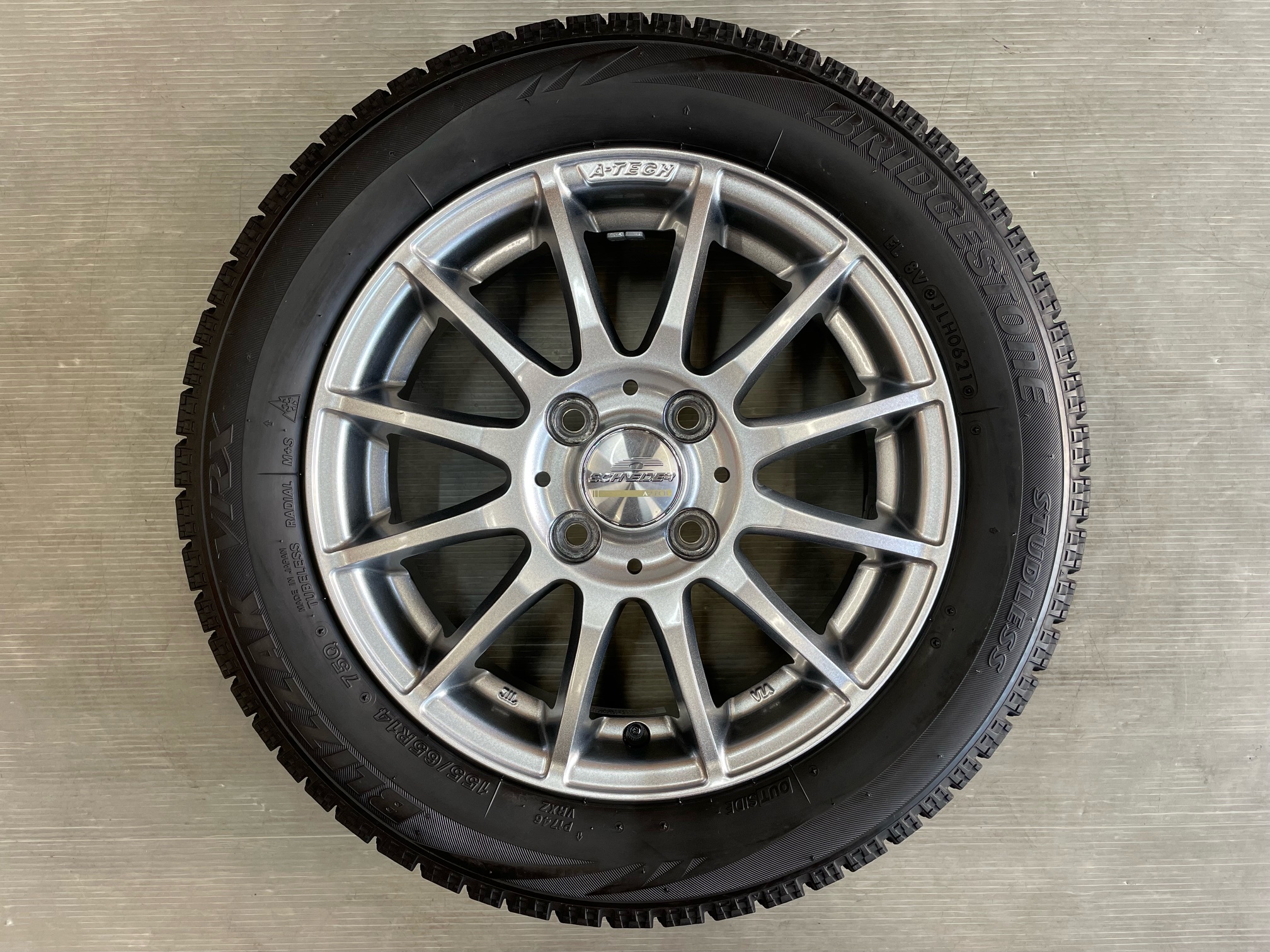 4本税込価格￥35200- 軽自動車 155/65R14 ブリヂストン ブリザック 